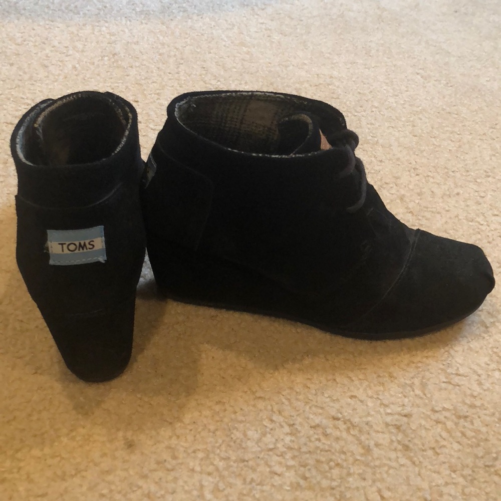 Women’s black suede Toms wedges